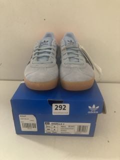 ADIDAS GAZELLE J TRAINERS IN LIGHT BLUE SIZE UK 5