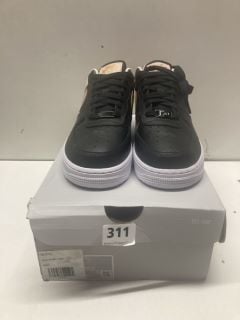 NIKE AIR FORCE 1 TRAINERS IN BLACK/BROWN SIZE UK 5