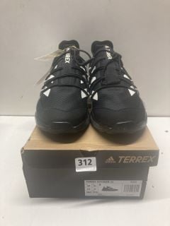 ADIDAS TERREX VOYAGER 21 TRAINERS IN BLACK SIZE UK 9.5