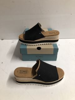 TOMS DIANA MULE BLACK HEAVY CANVAS PLATFORM SANDALS SIZE UK 4