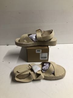 CREAM STRAP SANDALS IN CREAM SIZE UK 8