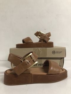 CLARKS ALDA STRAP SANDALS IN TAN LEATHER SIZE UK 3