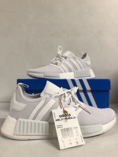 ADIDAS NMD R1 PRIMEBLUE TRAINERS IN WHITE SIZE UK 6