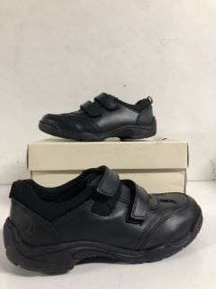 HUSH PUPPIES ALEC SCHOOL SHOE IN BLACK SIZE KIDS 2