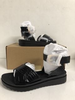 WIDE FIT CROC ANKLE STRAP COMFORT SANDAL IN BLACK SIZE UK 3