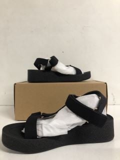 WIDE FIT TREKKER COMFORT LOW WEDGE SANDAL SIZE UK 4