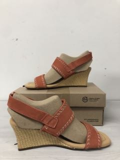 CLARKS KYARRA ROSE WEDGE HEELS IN BLUSH NUBUCK SIZE UK 5