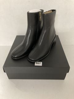 COACH HEELED BOOTS IN BLACK SIZE UK 4