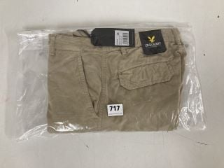 LYLE & SCOTT WEMBLEY CARGO SHORT IN BEIGE SIZE 30