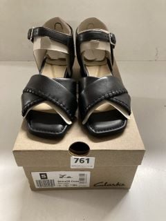 CLARKS SERINA 35 CROSS SANDALS IN BLACK LEATHER SIZE UK 3