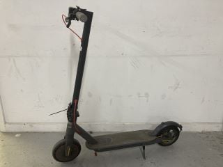 AOVOPRO ELECTRIC SCOOTER (COLLECTION ONLY)