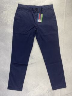 PAUL SMITH MEN'S TAPERED FIT PKT CHINO. SIZE: 33, MADE FROM: 98% PIMA COTTON 2% ELASTANE - WOVEN PFD/GMT DYE  220GM. RRP: £135