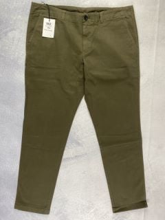 PAUL SMITH MEN'S TAPERED FIT CHINO. SIZE: 38, MADE FROM: 99% COTTON 1% ELASTANE. RRP: £155