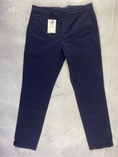 PAUL SMITH MEN'S MID FIT CLEAN CHINO. SIZE: 34, MADE FROM: 98% PIMA COTTON 2% ELASTANE - WOVEN PFD/GMT DYE  220GM. RRP: £135