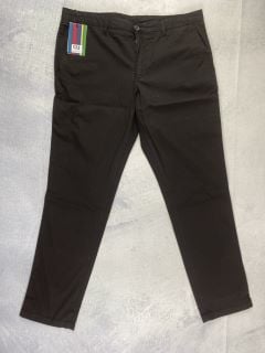 PAUL SMITH MEN'S MID FIT STICTHED CHINO. SIZE: 36, MADE FROM: 97% COTTON 3% ELASTANE. RRP: £135