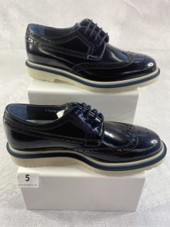 PAUL SMITH MEN'S SHOE CRISPEN DARK NAVY. SIZE: 6, MADE FROM: MENS SHOE 100% COW LEATHER UPPER/RUBBER SOLE. RRP: £220