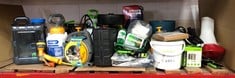 QUANTITY OF GARDEN ITEMS TO INCLUDE SPEAR & JACKSON 5L PRESSURE SPRAYER: LOCATION - A RACK(COLLECTION OR OPTIONAL DELIVERY AVAILABLE)