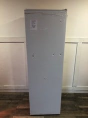 PLAIN WHITE REFRIGERATOR:: LOCATION - FLOOR(COLLECTION OR OPTIONAL DELIVERY AVAILABLE)