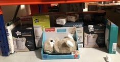 QUANTITY OF BABY & TODDLER ITEMS TO INCLUDE TOMMEE TIPPEE MULTI WARM BOTTLE AND POUCH WARMER, WARMS BABY FEEDS TO BODY TEMPERATURE IN MINUTES, AUTOMATIC TIMER, WHITE: LOCATION - E RACK