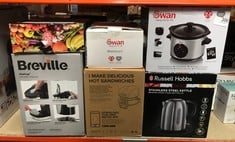 QUANTITY OF ITEMS TO INCLUDE SWAN SF17010N 1.5 LITRE SLOW COOKER WITH 3 HEAT SETTINGS, GLASS LID, 120W, STAINLESS STEEL, SILVER: LOCATION - E RACK