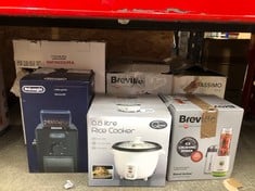 QUANTITY OF KITCHEN & APPLIANCES ITEMS TO INCLUDE TASSIMO SUNY 'SPECIAL EDITION' 0.8 LITERS COFFEE MACHINE | 1300 WATT | CREAM:: LOCATION - D