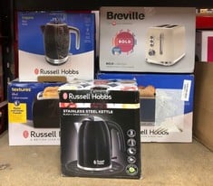 QUANTITY OF KITCHEN & APPLIANCES ITEMS TO INCLUDE RUSSELL HOBBS BLACK STAINLESS STEEL 1.7L CORDLESS ELECTRIC KETTLE WITH BLACK HANDLE (FAST BOIL 3KW, REMOVABLE WASHABLE ANTI-SCALE FILTER, PULL TO OPE