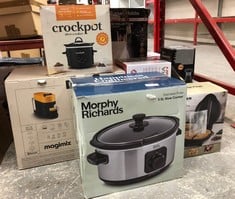 QUANTITY OF KITCHEN & APPLIANCES TO INCLUDE MORPHY RICHARDS STAINLESS STEEL 3.5 LITRE SLOW COOKER: LOCATION - F