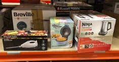 QUANTITY OF KITCHEN & APPLIANCES TO INCLUDE BREVILLE ZEN COLLECTION 4 SLICE TOASTER IN CREAM: LOCATION - A