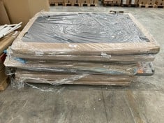 PALLET WITH A VARIETY OF HEADBOARDS, BED BASES AND UPHOLSTERED BASES OF VARIOUS MODELS INCLUDING 150X190CM (MAY BE BROKEN, DIRTY OR INCOMPLETE).