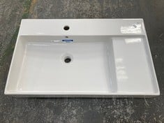 ROCA SQURE WALL HUNG BASIN IN WHITE TO INCLUDE ROCA RFOUND BASIN 370 BY 370