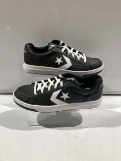 DESIGNER SHOES TO INCLUDE CONVERSE UNISEX BLACK/WHITE SHOES UK 11