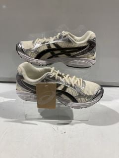 DESIGNER SHOES TO INCLUDE KAYANO 14 CREAM/BLACK UK 6