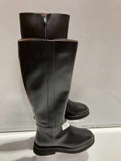 ITEM TO INCLUDE BLACK LEATHER DESIGNER BOOTS