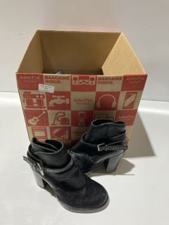 BOX OF SHOES TO INCLUDE ANIMAL SWISH WOMEN'S RECYCLED LOGO FLIP FLOP