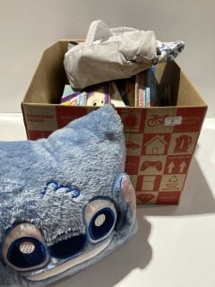 BOX OF ITEMS TO INCLUDE DISNEY'S LILO AND STITCH CUSHION/BLANKET AND LILO AND STITCH BAG