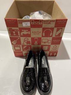 BOX OF SHOES TO INCLUDE LILLEY BLACK GIRL'S SHOES SIZE 6