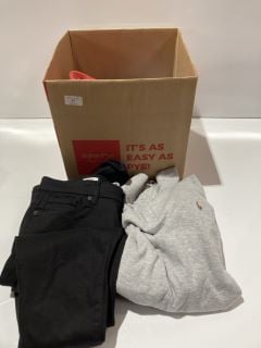 BOX OF CLOTHING ITEMS TO INCLUDE RALPH LAUREN POLO TURTLE NECK JUMPER SIZE L