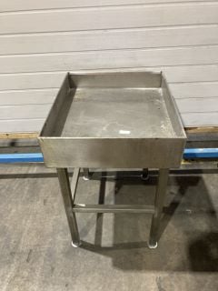 STAINLESS STEEL KITCKEN WORK SURFACE