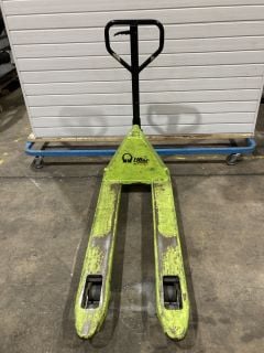 TREND PALLET PUMP TRUCK 2500KG