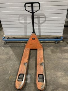 WARRIOR PALLET PUMP TRUCK 2000KG