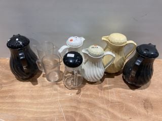 QTY OF ASSORTED HOT OR COLD BEVERAGE PLASTIC SERVING CONTAINERS