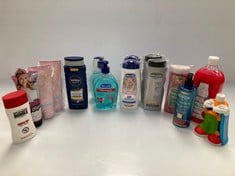 ASSORTMENT OF GELS AND SHAMPOOS VARIOUS BRANDS INCLUDING NIVEA SHOWER GEL - LOCATION 52A.