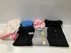 7 X VARIOUS BRANDS AND SIZES INCLUDING BEIGE AND PINK BENETTON BATHROBE - LOCATION 38B.