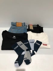 5 X LEVIS GARMENTS VARIOUS MODELS AND SIZES INCLUDING CHILDREN'S SOCKS - LOCATION 36B.