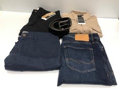 5 X JACK & JONES GARMENTS VARIOUS STYLES AND SIZES INCLUDING BELT - LOCATION 16B.