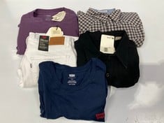 5 X LEVIS GARMENTS VARIOUS MODELS AND SIZES INCLUDING PURPLE T-SHIRT SIZE XXL- LOCATION 1C.