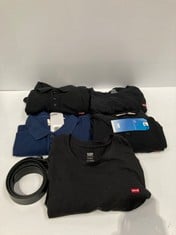 6 X LEVIS BRAND GARMENTS VARIOUS MODELS AND SIZES INCLUDING BLACK BELT - LOCATION 1C.