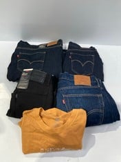 5 X LEVIS BRAND GARMENTS VARIOUS SIZES AND MODELS INCLUDING ORANGE T-SHIRT SIZE M- LOCATION 17C.