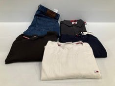 5 X TOMMY HILFIGER CLOTHING VARIOUS STYLES AND SIZES INCLUDING BLACK SHIRT SIZE L - LOCATION 25C.