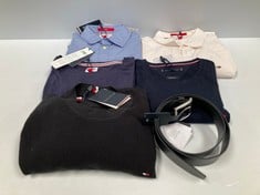 6 X TOMMY HILFIGER GARMENTS VARIOUS STYLES AND SIZES INCLUDING BLACK BELT SIZE 105 - LOCATION 29C.